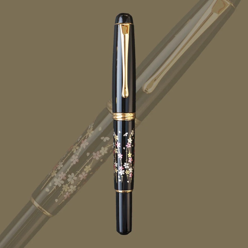 Wancher x Kuretake Yumeginga Kindai Maki-e Shidare Zakura Fountain Pen – Black GT Fine