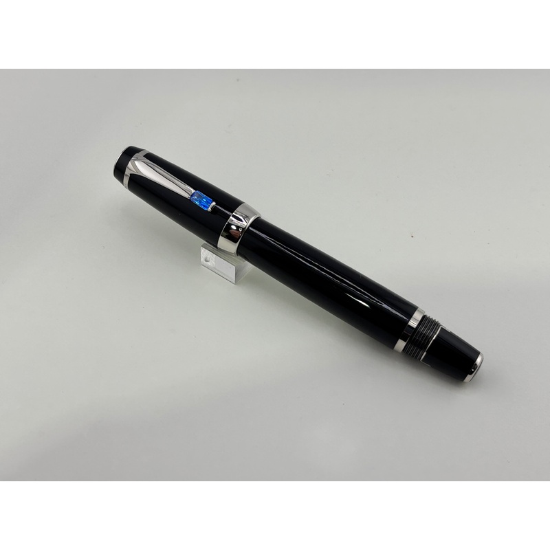 Montblanc Boheme Retractable Nib Black Rhodium Trim Blue Gem   Fountain Pen