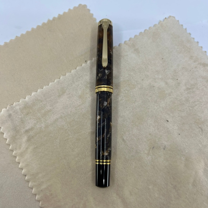 Pelikan M800 Renaissance Brown Marble Fountain Pen – Extra Fine 18kt Gold Nib