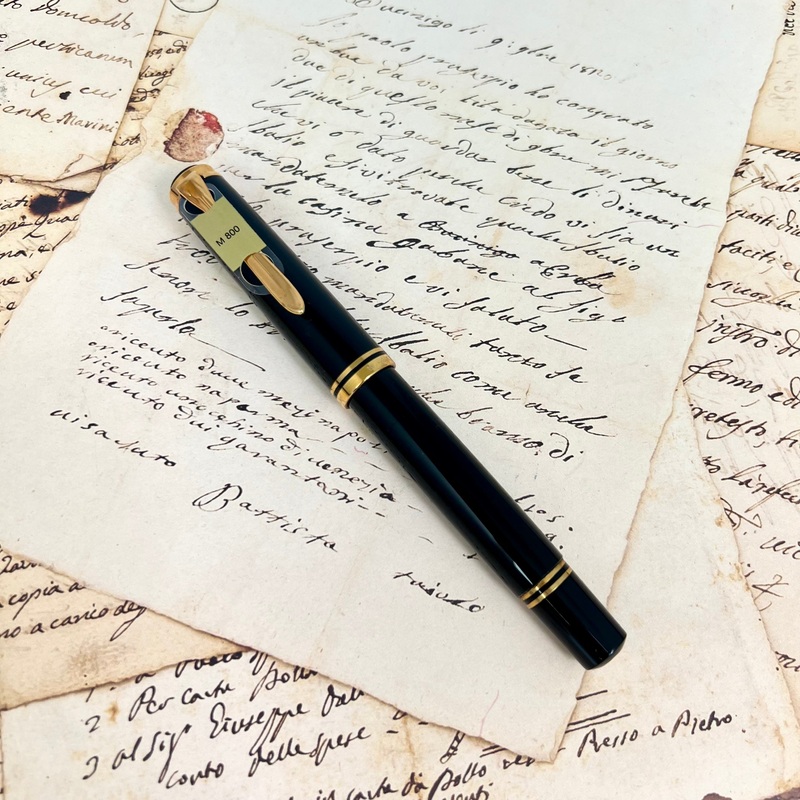 Pre-Owned Pelikan M800 Black Fountain Pen 18K M