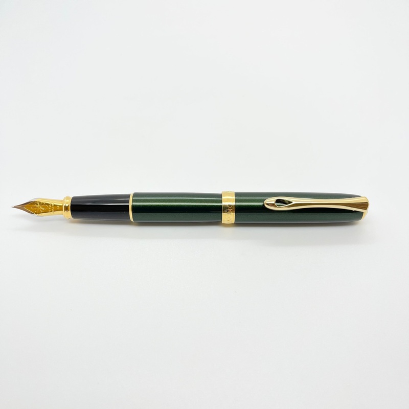 Diplomat Excellence A2 Fountain Pen Evergreen Gold Trim Medium