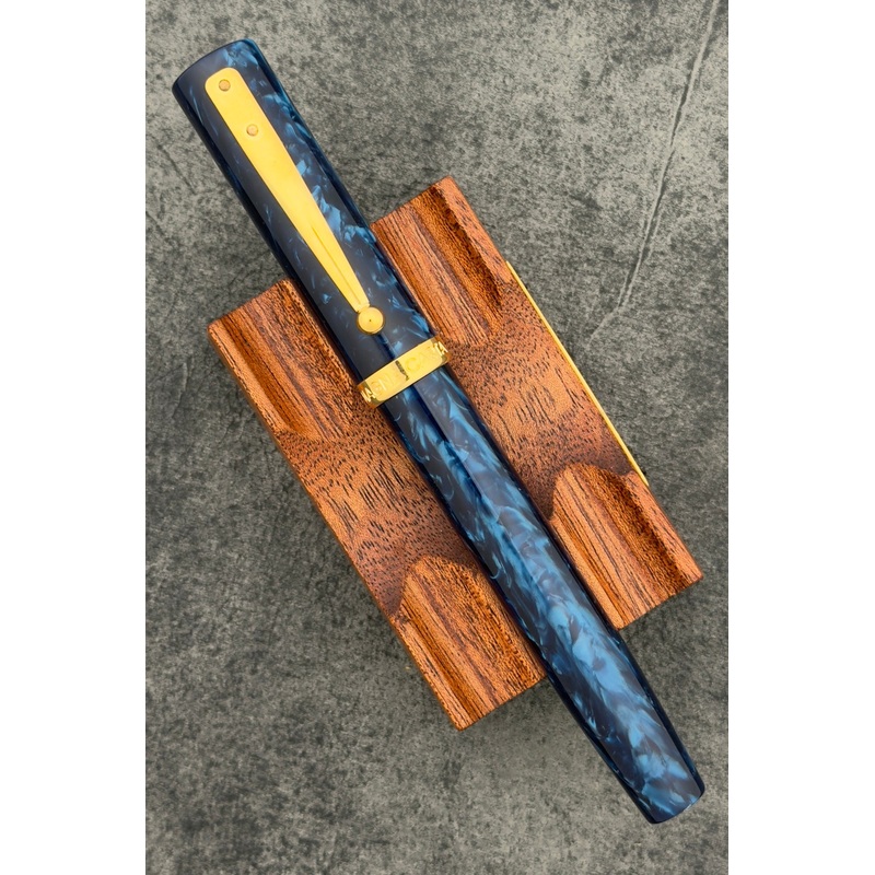 Magna Carta Mag 600 Fountain Pen True Flex Nib – Blue Celluloid Acetate