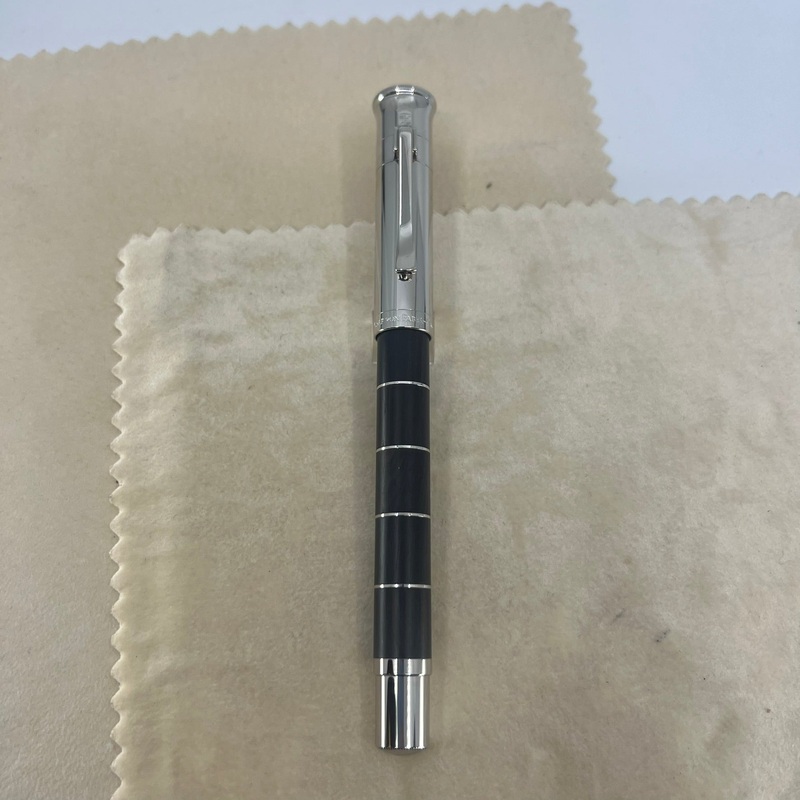 Graf von Faber-Castell Classic Grenadilla Wood Anello Fountain Pen – Fine 18 Kt Gold Nib