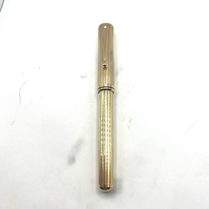 Sheaffer Grand Connaisseur Gold-Plated Vertical Line Pattern  Fountain Pen – Fine Two-Tone 18kt Gold Nib