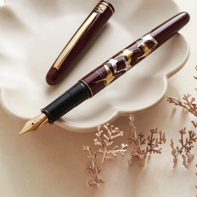 Wancher x Kuretake Kindai Maki-e Kakuju Fountain Pen – Red GT